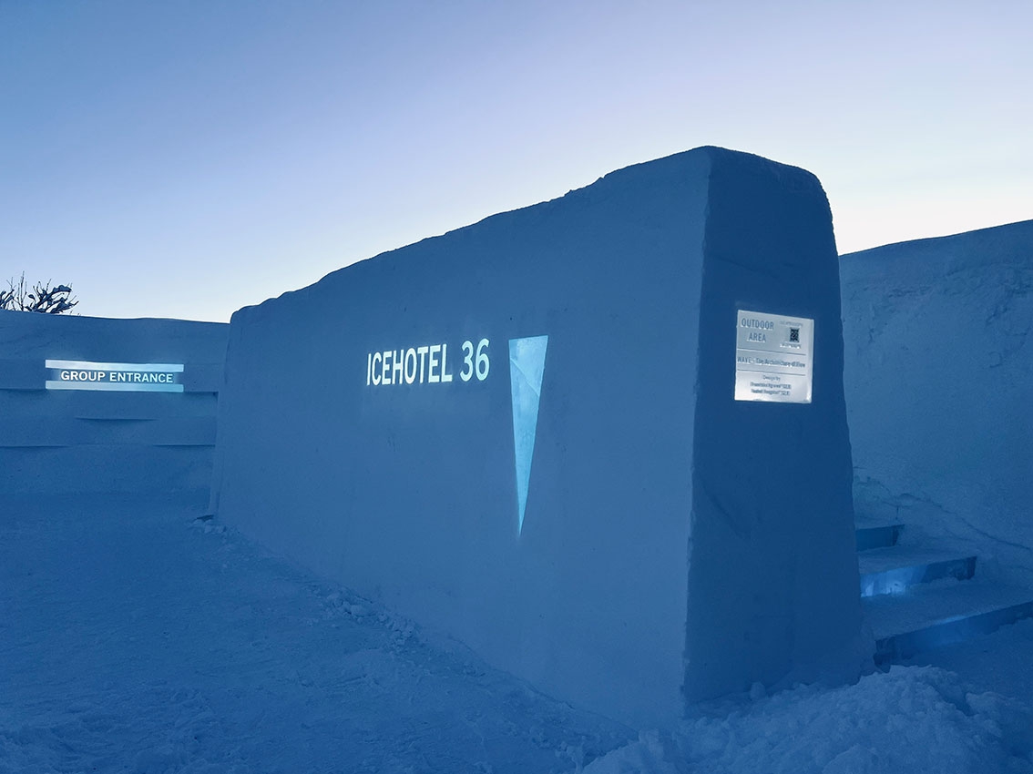 http://franziskaagrawal.com/files/gimgs/th-215_web_Icehotel36-Outdoor-Entrance-Area_Franziska-Agrawal_10.jpg