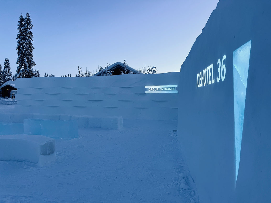 http://franziskaagrawal.com/files/gimgs/th-215_web_Icehotel36-Outdoor-Entrance-Area_Franziska-Agrawal_3.jpg