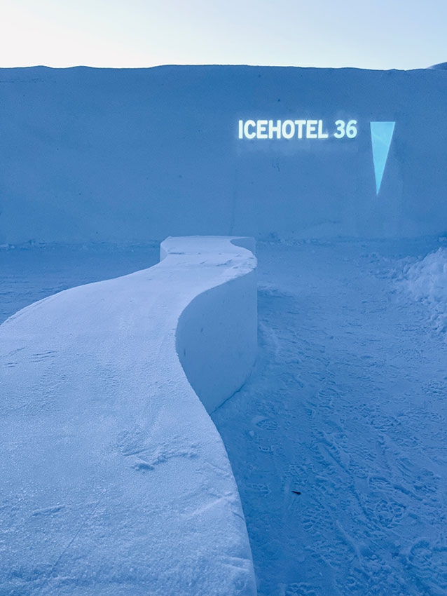 http://franziskaagrawal.com/files/gimgs/th-215_web_Icehotel36-Outdoor-Entrance-Area_Franziska-Agrawal_4.jpg