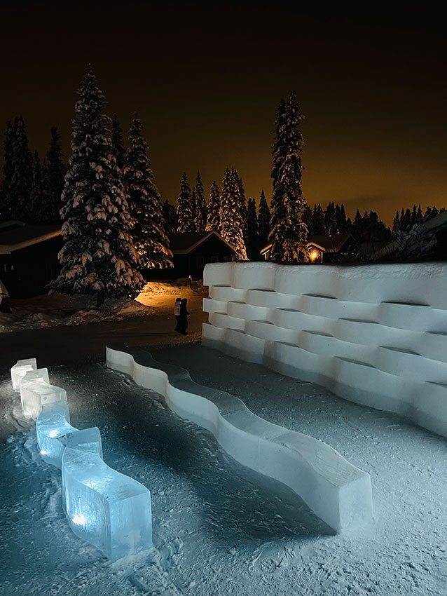 http://franziskaagrawal.com/files/gimgs/th-215_web_Icehotel36-Outdoor-Entrance-Area_Franziska-Agrawal_7.jpg
